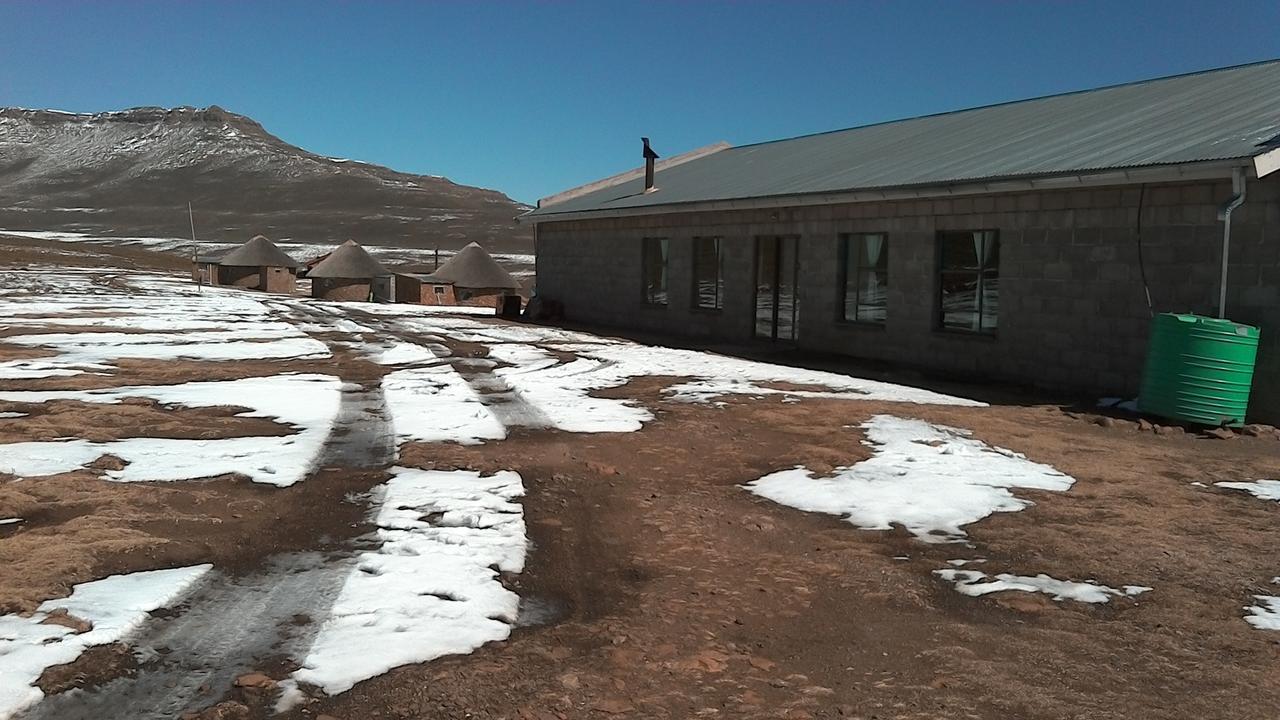 Sani Stone Lodge Mokhotlong Buitenkant foto